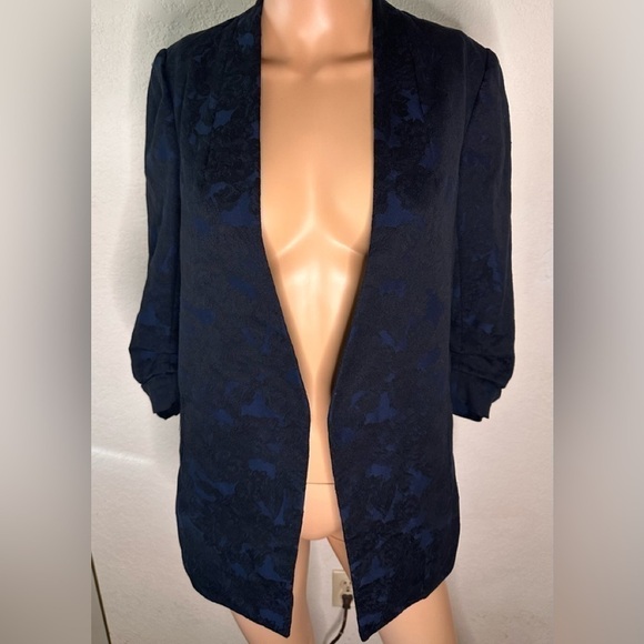 ARITZIA Babaton Macauley 3/4 Rolled Sleeve Jacquard Print Blazer size 2 - Picture 3 of 4